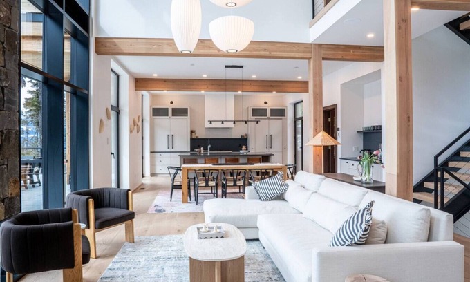 Revelstoke House | Ghost Peak Chalet: Ski-In Access