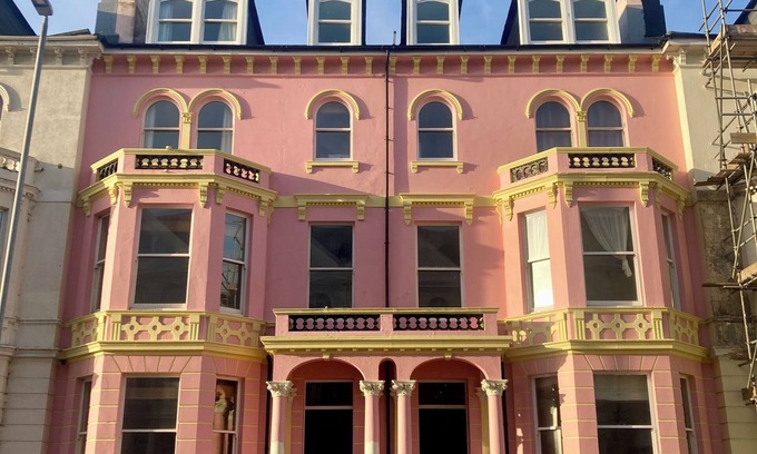 Eastbourne City Centre Villa | Giant Seafront Palace, Town, Walled Garden, Super King Bedroom Suites, & Parking