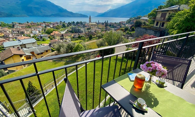 Bodengo Apartment | Giardino-Maria Tulipano Holiday Apartment with Garden and Lake View