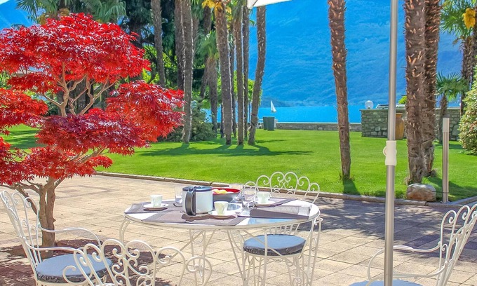 Domaso Apartment | GiardinoLago Azzurro Holiday flat on the lake with pool