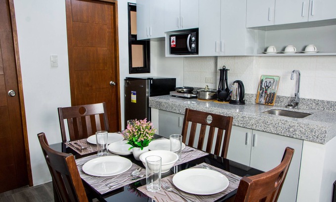 Imus Apartment | Gibbz Apartelle (Unit 204)