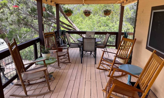 Lakehills Cabin | Giddy Up Cabin in Lakehills