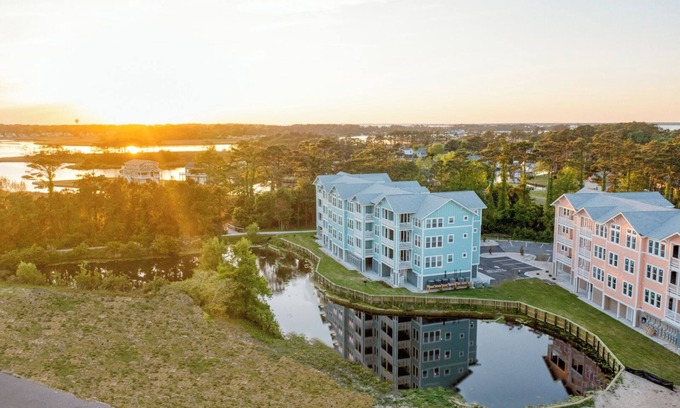 Bermuda Bay Condo | Gilded Garnet - Spacious 3BR Corner Unit, Sunset Views, Near Beach