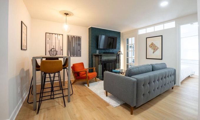 Shaw Apartment | Gilded Nest - 2BR English Basement in Logan Circle