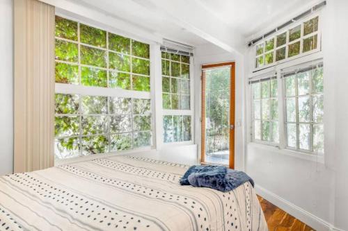 Santa Barbara House | Gillians Room- Pet Friendly