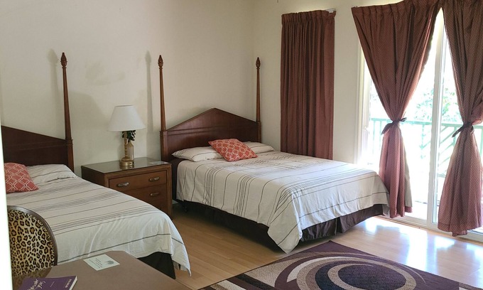 Volcano Bed & Breakfast | Ginger Room