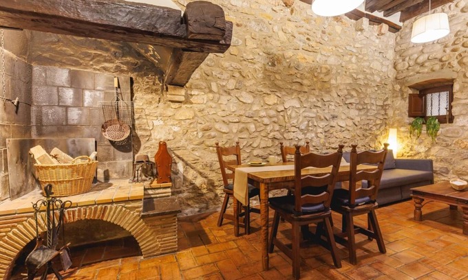 Barri Vell Apartment | Girona 1593 - Holiday Apartment Rental in Girona | Bravissimo