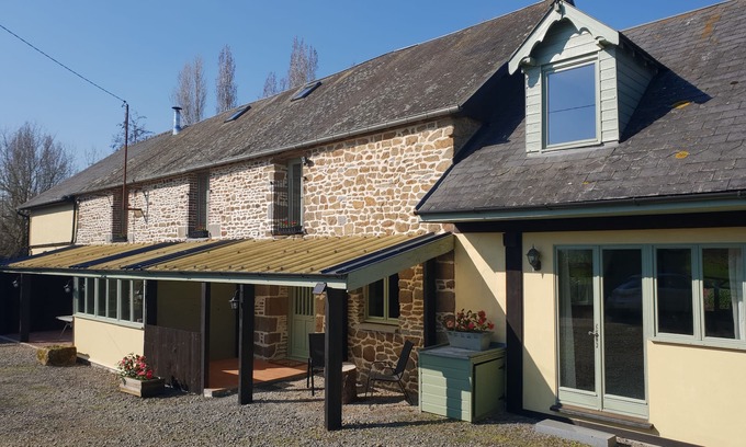 Villiers-le-Pre House | Gite 3 bedroom, 2 bathroom, swimming pool, fishing lakes, large mature garden