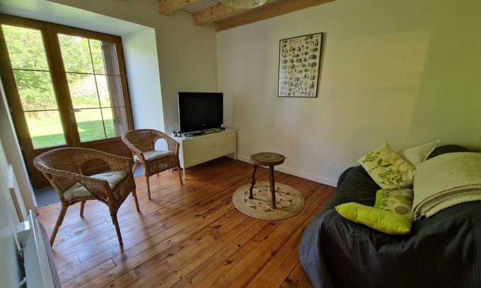 Valuejols Cottage | Gîte 'Chez Marie-Louise' with private terrace and shared garden