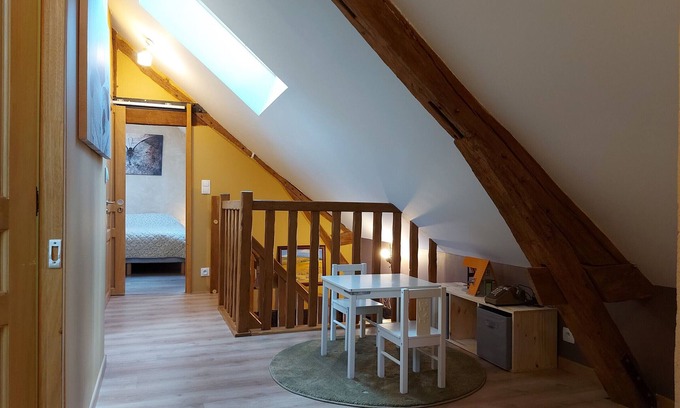 Escorpain Cottage | Gite Escorpain, 4 bedrooms, 11 persons