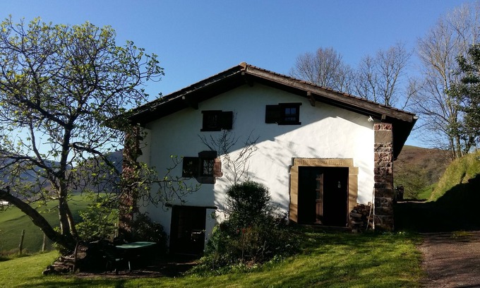 Bidarray House | GITE ITOLA, large detached and isolated house on the heights of BIDARRAY