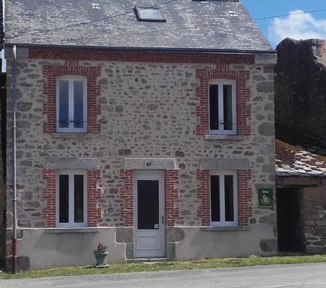 Saint-Priest-la-Plaine House | Gite L’hirondelle