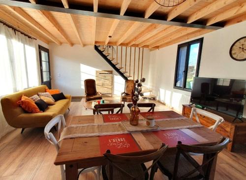 La Chapelle-dʼAngillon House | Gite La Roseraie maison au calme à la campagne