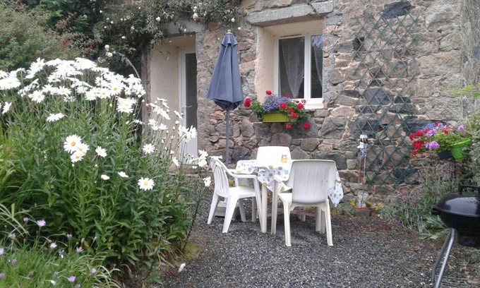 Graces Cottage | Gite la Roseraie in the countryside 30mn from the sea