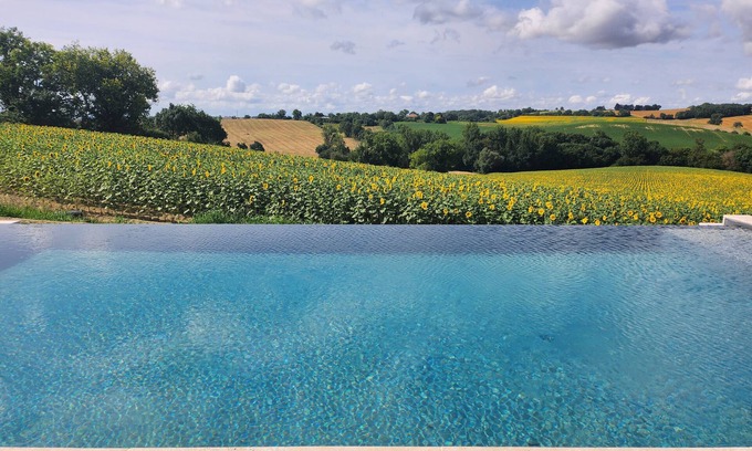 Maurens House | Gîte Les Hauts d’En Perrin with Heated Pool and Mountain View