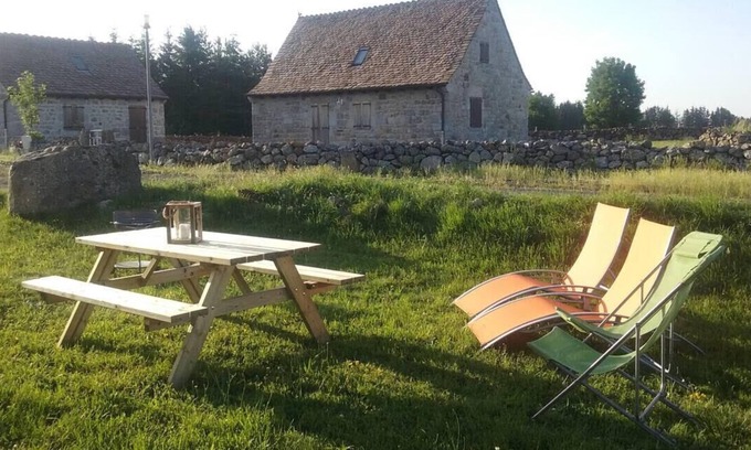 Nasbinals Apartment | Gite Masuc Solelhau A Nasbinals EN Plein Coeur DE L'aubrac