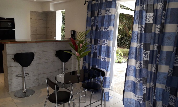 Sainte-Rose House | Gite Noasol, quiet F2