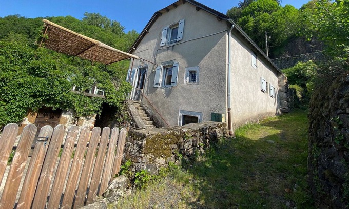 Saint-Chely-d'Aubrac Cottage | Gite Saint-Chély-d'Aubrac, 2 bedrooms, 5 persons