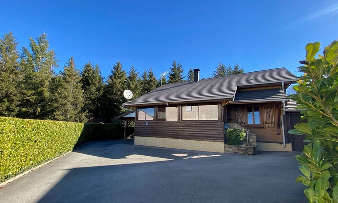 Salles-Curan Cottage | Gite Salles-Curan, 3 bedrooms, 6 persons