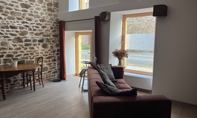 Vieux-Vy-sur-Couesnon House | Gite sleeps 3, sleeps 5 in the countryside, garden, parking, pets welcome.
