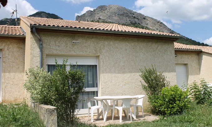 Sederon Cottage | Gite + terrasse 4 persons, Drôme Provençale, small shops in the village