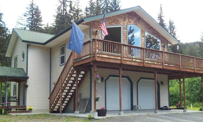 Questa Woods Bed & Breakfast | Glacier Creek Lodging