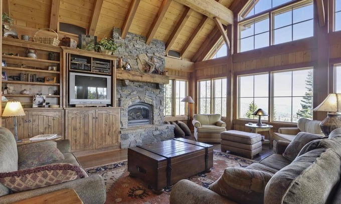 Truckee House | Glacier Luxury Lodge 360 Views