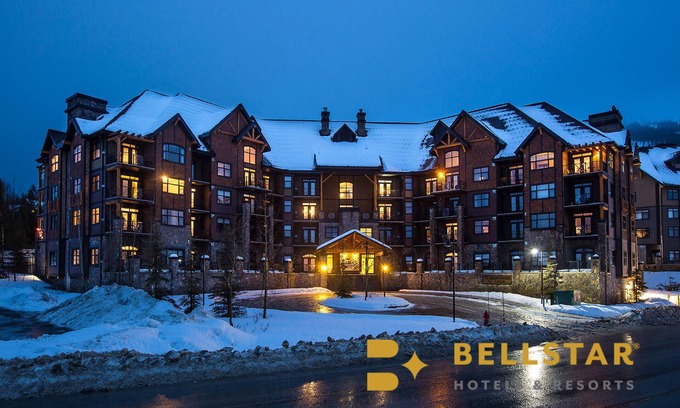 Golden Cabin | Glacier Mountaineer Lodge