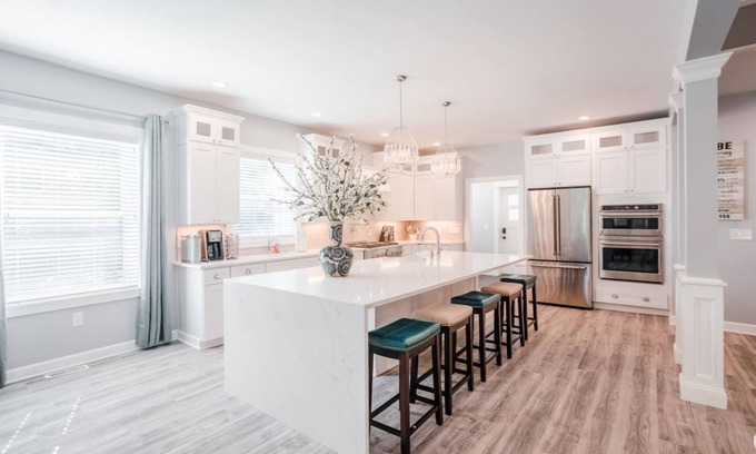 Hyde Park House | Glamorous, Upscale 5B Hyde Park Home w/Patio
