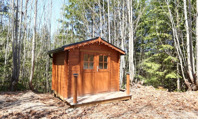 Duncan RV Rental | Glamping Bunkie Cabin Near the Cowichan River