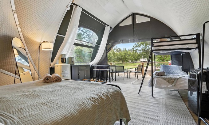 Hermosa Cabin | Glamping in Nature Near Mt. Rushmore