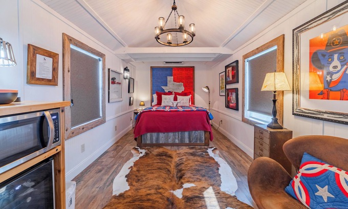 Spicewood Cabin | Glamping in Spicewood TX Hill Country~ Cabin 4 The Gus at Green Acres
