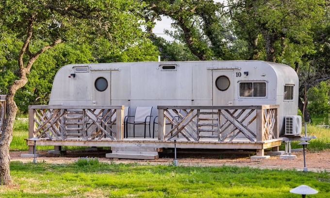 Spicewood House | Glamping in Spicewood TX Hill Country ~ The Trailette