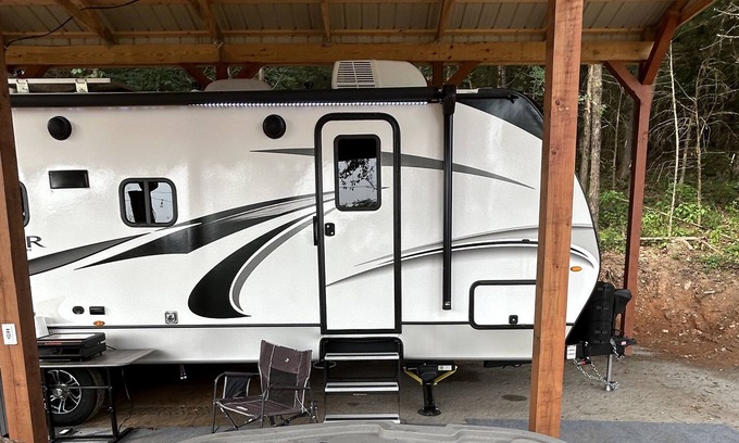 Pelsor House | Glamping in the Trees with view pet friendly