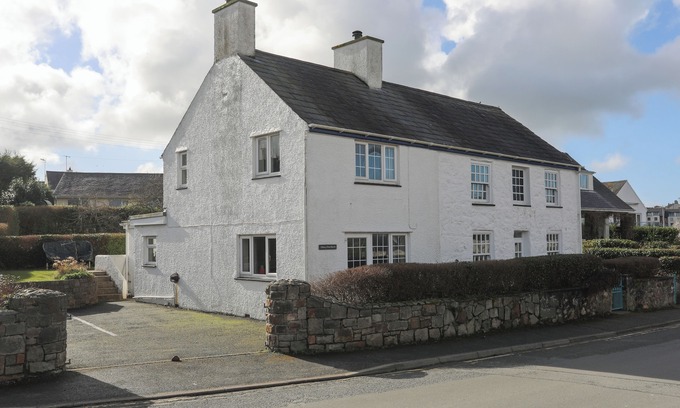 Abersoch Cottage | GLAN Y DON BACH, family friendly, country holiday cottage in Abersoch