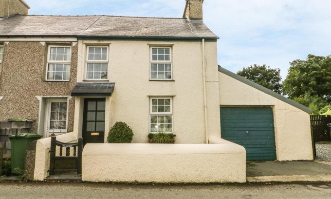 Garn Fadryn House | Glascoed