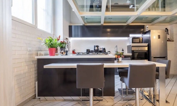 Portello Apartment | Glass three-room loft apartment with WiFi & Netflix