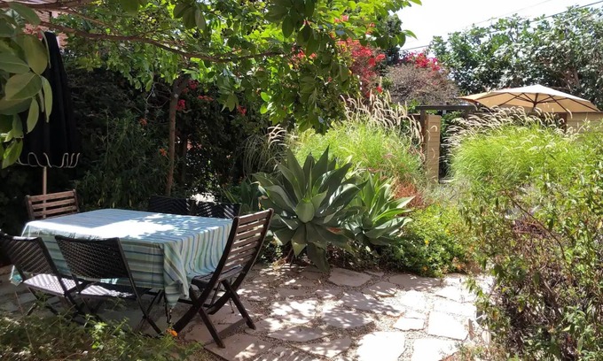 Atwater Village Apartment | Glassell Park Studio with gardennn