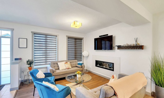 Southwest Edmonton House | Glen - AC, BBQ, Double garage, 4 Bdrms, 3.5 Baths