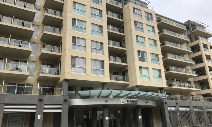 Glenelg Apartment | Glenelg Holiday Apartments-The Pier. Free Parking.