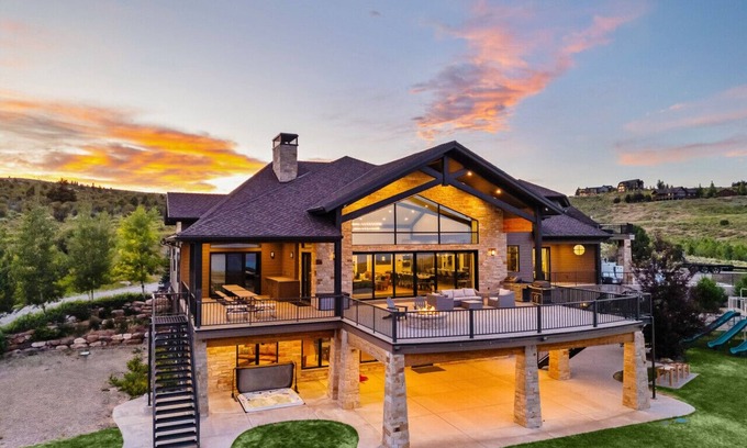 Fish Haven Apartment | Glenn Haven: Make your next family reunion, corporate retreat, or special event unforgettable.