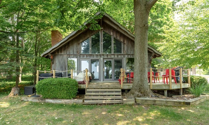 Glenn House | Glenora Bluffs - private lake access - pet friendly