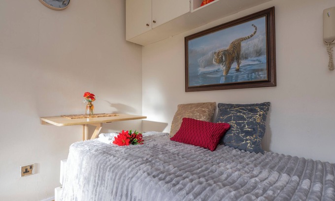 Deptford Apartment | Glenville Apartment