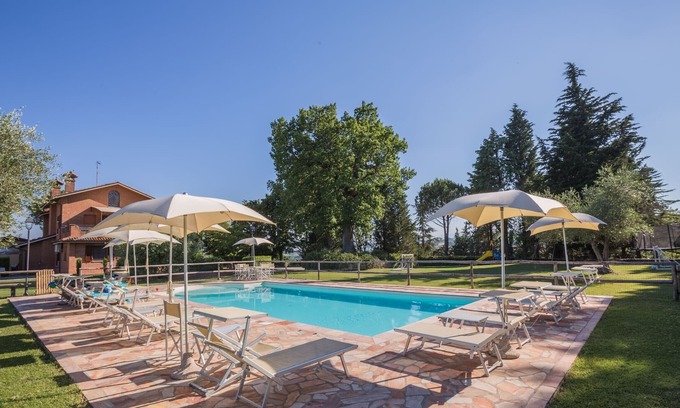 Mondavio Apartment | Glicine apartment in Agriturismo Villa Beatrice, just 15 minutes from the beach