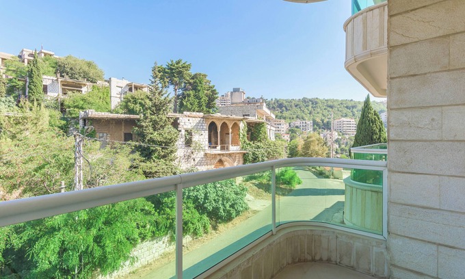 Aley Apartment | Glint 3-Bedroom Apartment & Balcony in Aley