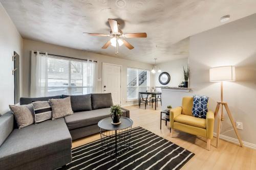 Old East Dallas Apartment | Global Cup Insta-Worthy Flat and Arboretum Tickets Included