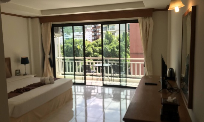 Patong Hotel | Global Hotel Beach View