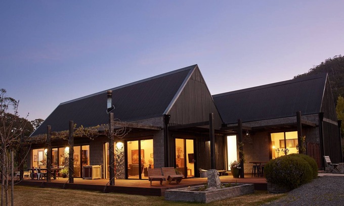 Raglan House | Glut Farm | Eco luxury Vineyard Farmstay