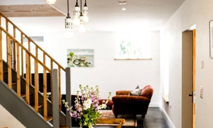 Mount House | Glynn Bull Pen, A Spacious, Secluded & Elegant Barn Conversion In Cornwall