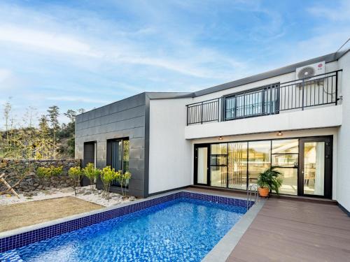 Aewol House | Gobajinin Private Pool Villa